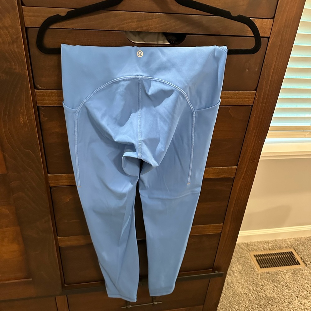 Lululemon Power Thru HR Tight 25”. New with tags. Size 6